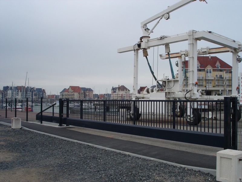 Installation de portail pour zone portuaire dans le Calvados